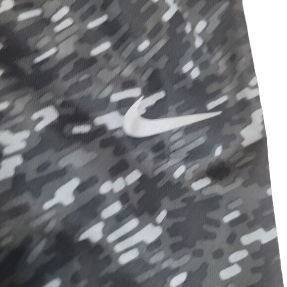 Nike Essential Womens Size 3X Black Gray Tight‎ Fit Running Crop Leggings - Picture 3 of 7